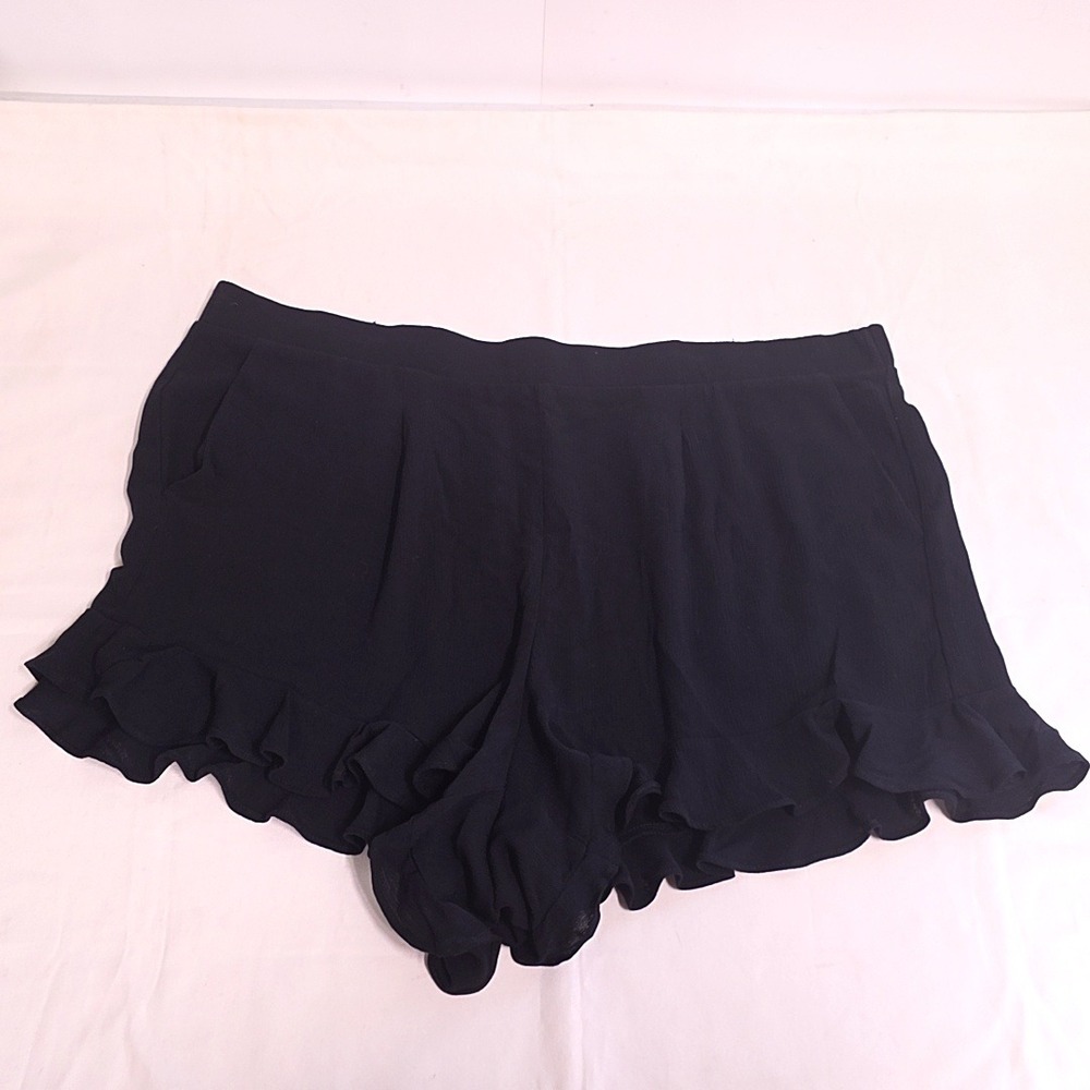 Torrid Shorts Womens 2 Black Ruffle Hem Elastic Waist Crepe Rayon Blend